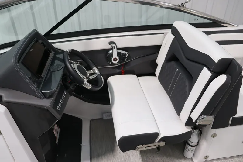 Slide: The Image of Monterey 258SS Super Sport 2025 - 13