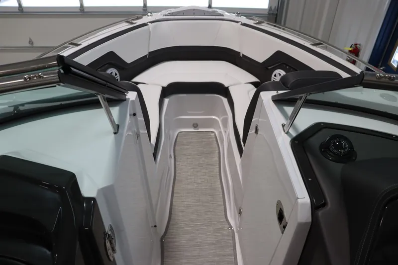 Slide: The Image of Monterey 258SS Super Sport 2025 - 16