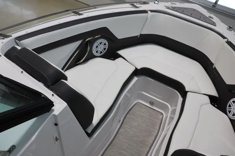 Slide: The Image of Monterey 258SS Super Sport 2025 - 17