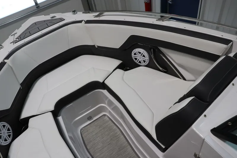 Slide: The Image of Monterey 258SS Super Sport 2025 - 18