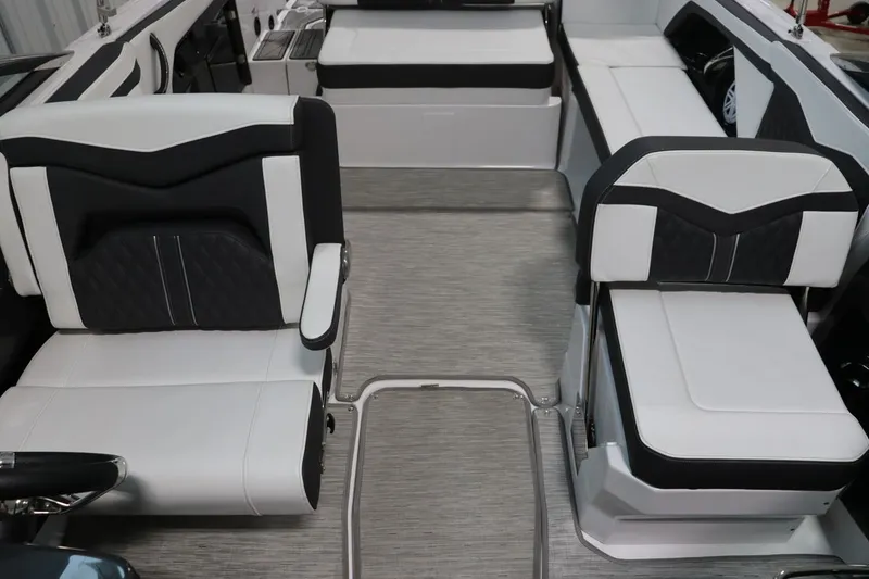 Slide: The Image of Monterey 258SS Super Sport 2025 - 21