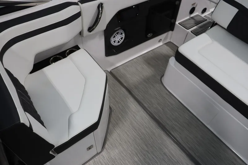 Slide: The Image of Monterey 258SS Super Sport 2025 - 23