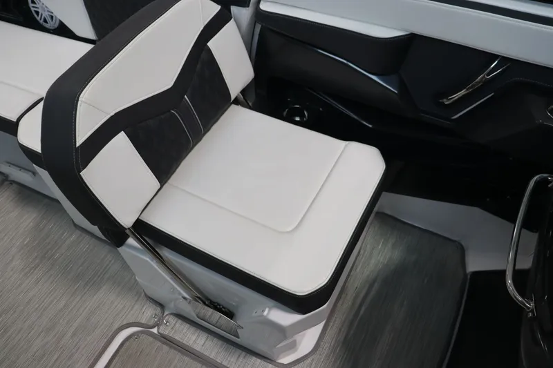 Slide: The Image of Monterey 258SS Super Sport 2025 - 25