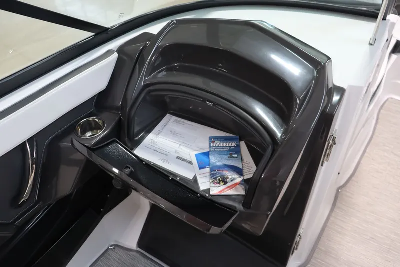 Slide: The Image of Monterey 258SS Super Sport 2025 - 27