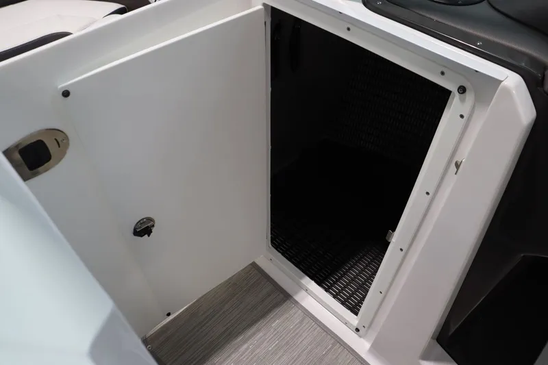 Slide: The Image of Monterey 258SS Super Sport 2025 - 32