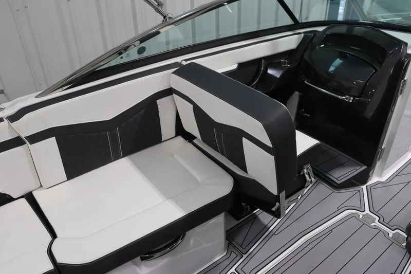 Slide: The Image of Monterey 278SS Super Sport 2025 - 11