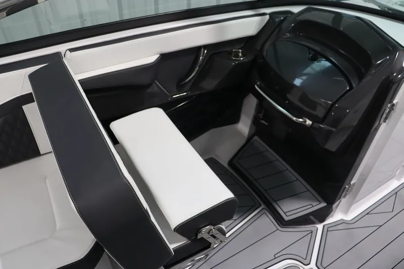 Slide: The Image of Monterey 278SS Super Sport 2025 - 14