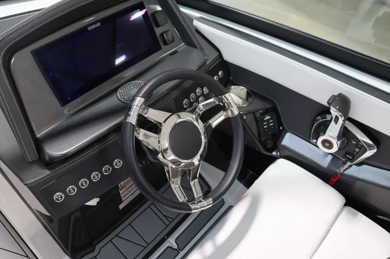 Slide: The Image of Monterey 278SS Super Sport 2025 - 17