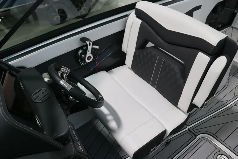 Slide: The Image of Monterey 278SS Super Sport 2025 - 18