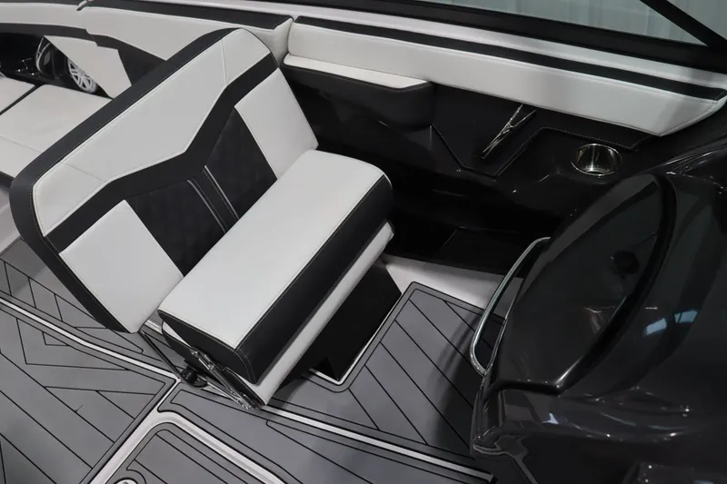 Slide: The Image of Monterey 278SS Super Sport 2025 - 19