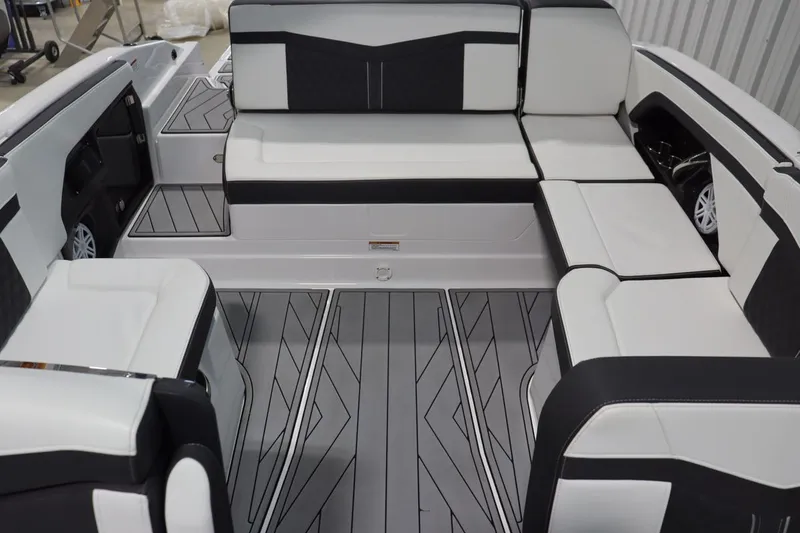 Slide: The Image of Monterey 278SS Super Sport 2025 - 20