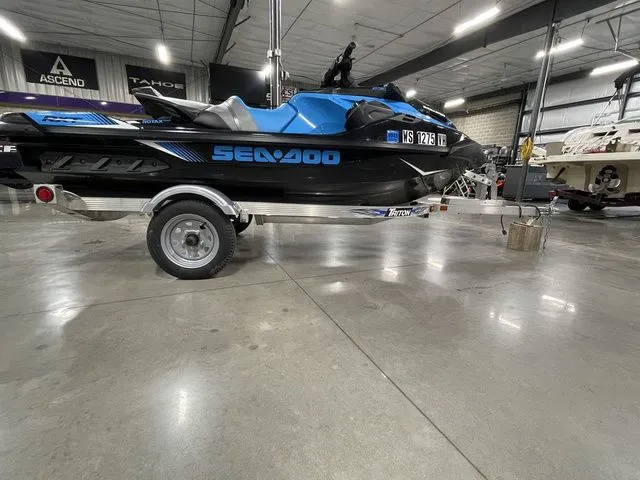 Slide: The Image of Sea-Doo RXT 2019 - 17