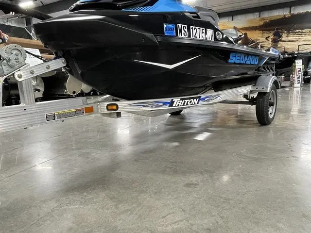 Slide: The Image of Sea-Doo RXT 2019 - 19