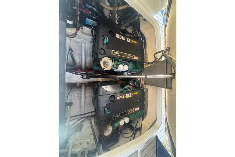 Slide: The Image of Fusion MS-UD755 stereo on 2006 Formula 34 Performance Cruiser's wooden dashboard. - 45