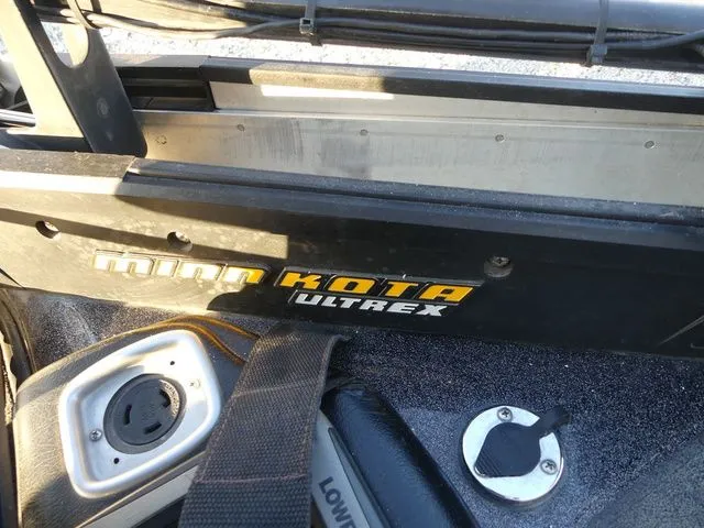 Slide: The Image of Skeeter 21i 2010 - 13