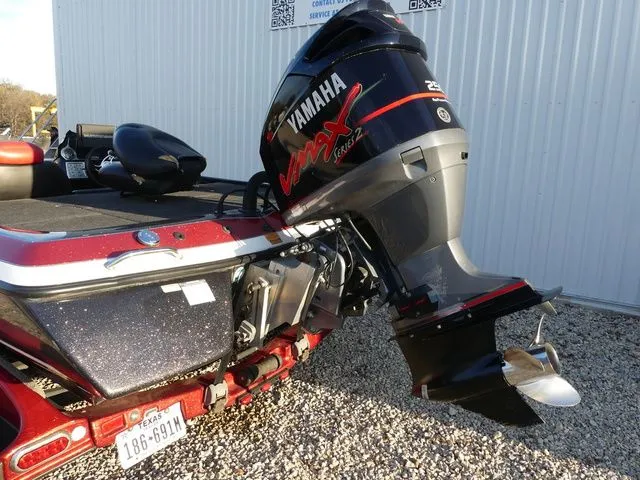 Slide: The Image of Skeeter 21i 2010 - 4