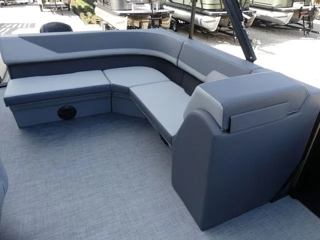 Slide: The Image of Lowe LS 190 2026 - 14