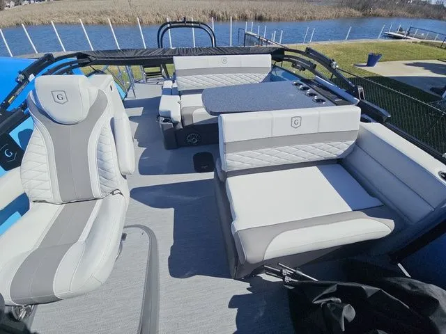 Slide: The Image of Godfrey Monaco 255 MTF 27" Impact Center Tube Package 2026 - 12