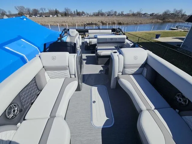 Slide: The Image of Godfrey Monaco 255 MTF 27" Impact Center Tube Package 2026 - 3