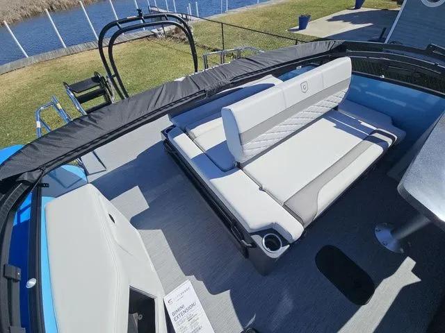 Slide: The Image of Godfrey Monaco 255 MTF 27" Impact Center Tube Package 2026 - 7