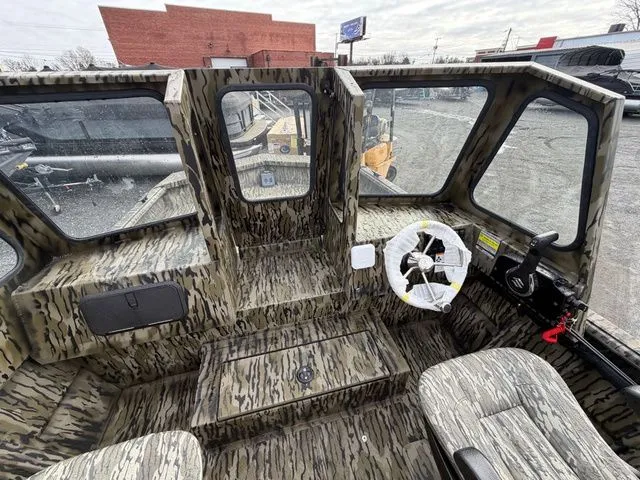 Slide: The Image of SeaArk 2072 MVT Flatcat 2026 - 10