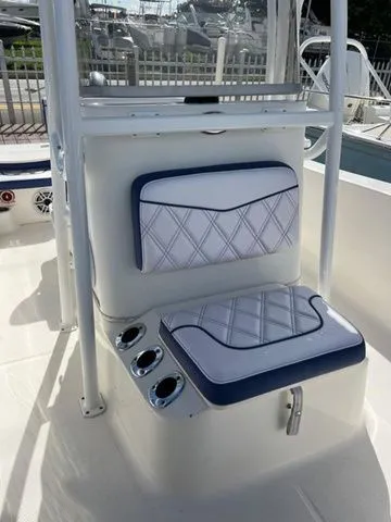 Slide: The Image of Robalo R160 Center Console 2017 - 7
