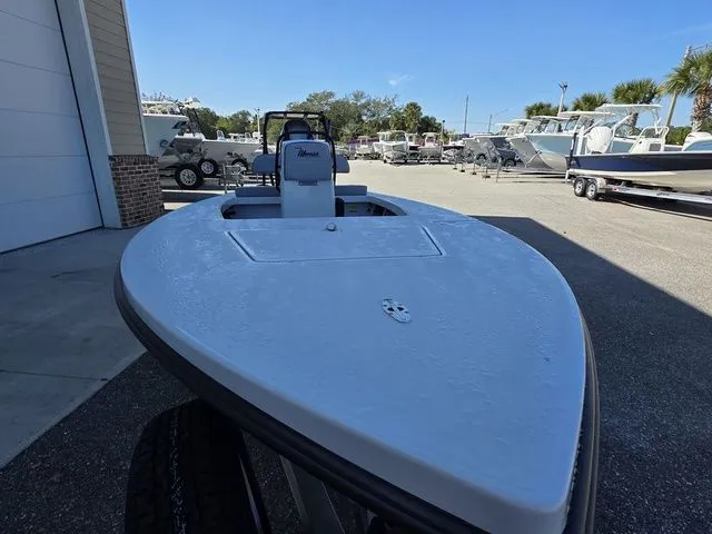 Slide: The Image of Maverick 18 HPX-V 2026 - 16