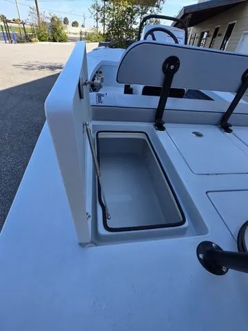 Slide: The Image of Maverick 18 HPX-V 2026 - 7