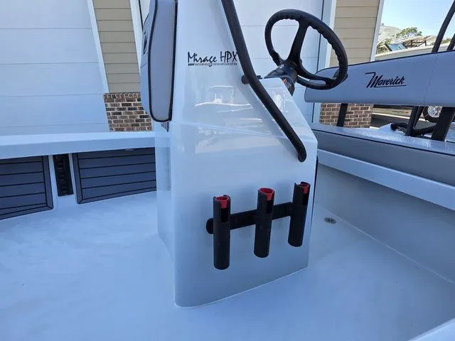 Slide: The Image of Maverick 18 HPX-V 2026 - 9