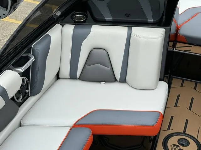 Slide: The Image of Malibu Wakesetter 21 VLX 2018 - 12