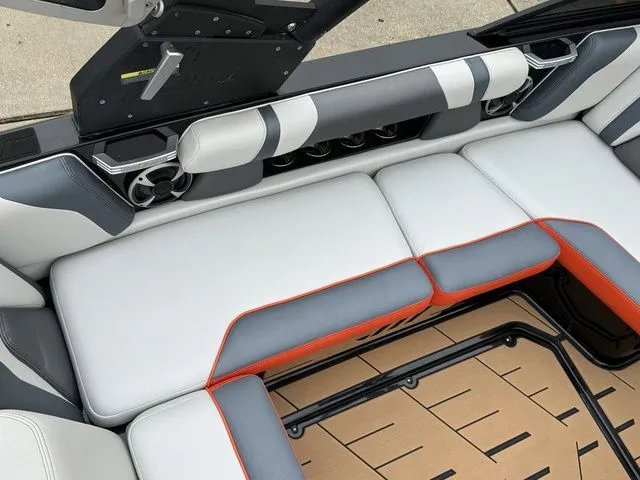 Slide: The Image of Malibu Wakesetter 21 VLX 2018 - 13