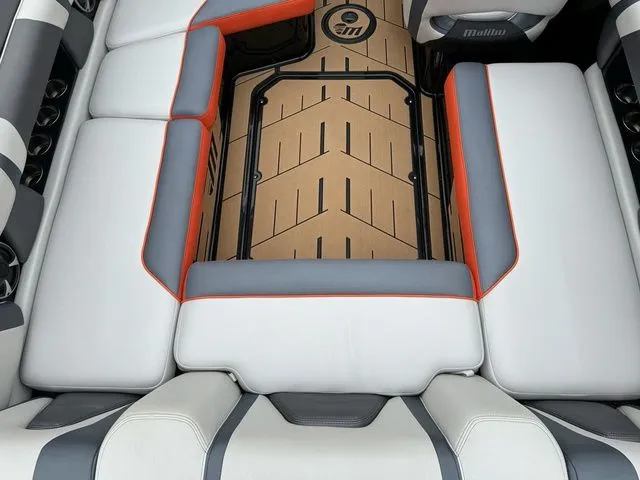 Slide: The Image of Malibu Wakesetter 21 VLX 2018 - 14