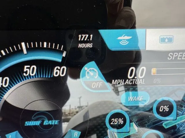 Slide: The Image of Malibu Wakesetter 21 VLX 2018 - 16