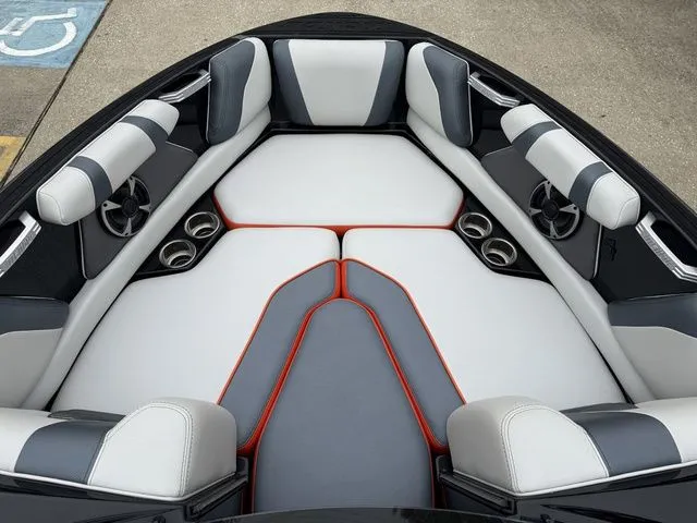 Slide: The Image of Malibu Wakesetter 21 VLX 2018 - 17