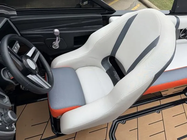 Slide: The Image of Malibu Wakesetter 21 VLX 2018 - 19
