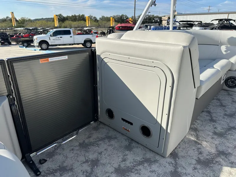 Slide: The Image of Crest Classic LX 220 SLSC 2022 - 17