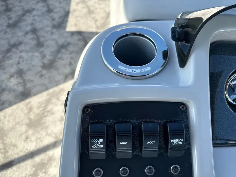 Slide: The Image of Crest Classic LX 220 SLSC 2022 - 22