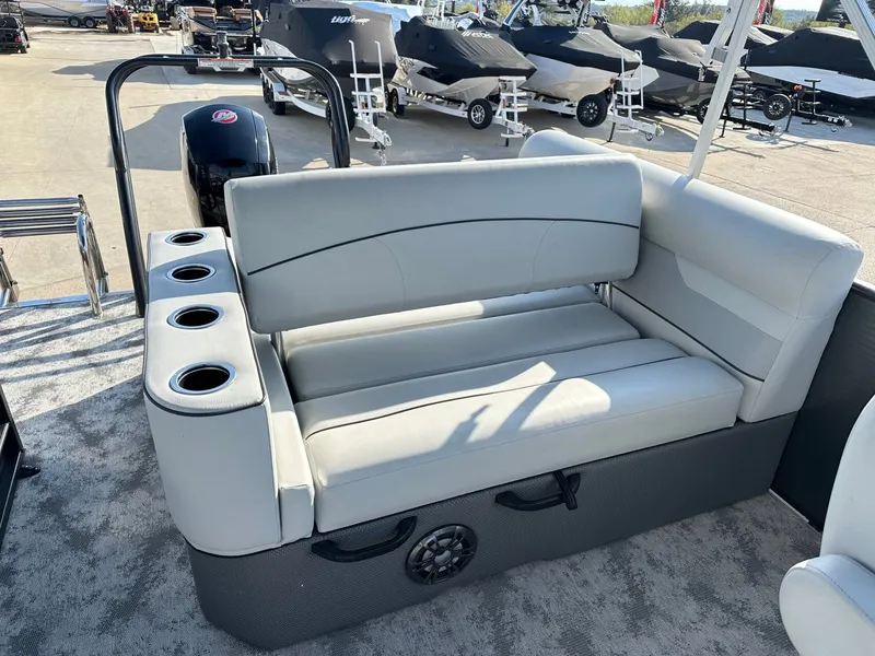 Slide: The Image of Crest Classic LX 220 SLSC 2022 - 26