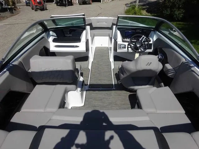 Slide: The Image of Four Winns H2 2023 - 6