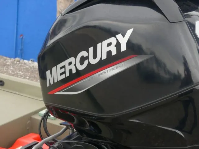 Slide: The Image of Tracker Grizzly 1648 SC 2020 - 10