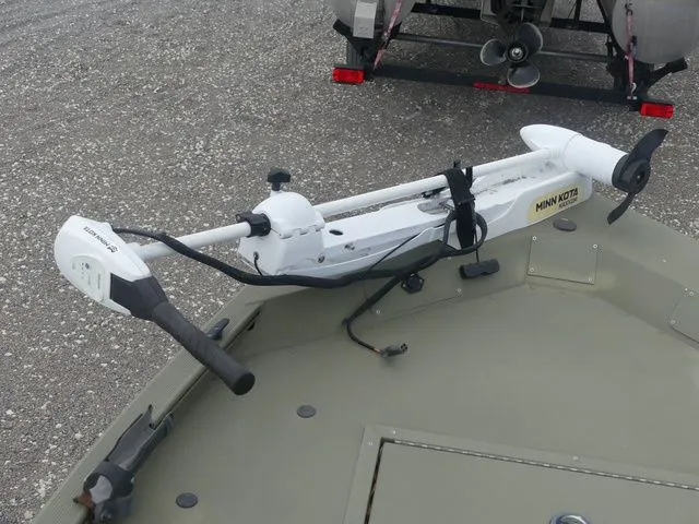 Slide: The Image of Tracker Grizzly 1648 SC 2020 - 13