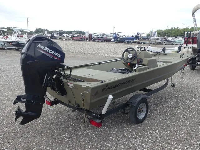 Slide: The Image of Tracker Grizzly 1648 SC 2020 - 4