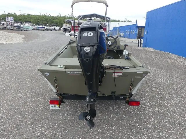 Slide: The Image of Tracker Grizzly 1648 SC 2020 - 5