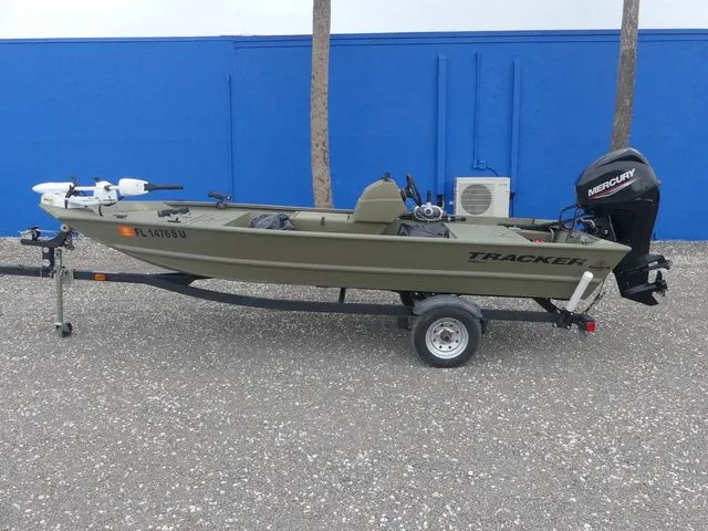 Slide: The Image of Tracker Grizzly 1648 SC 2020 - 7