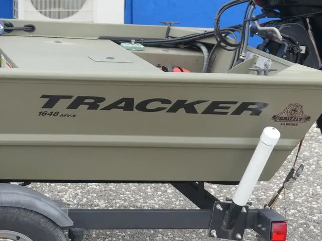 Slide: The Image of Tracker Grizzly 1648 SC 2020 - 8