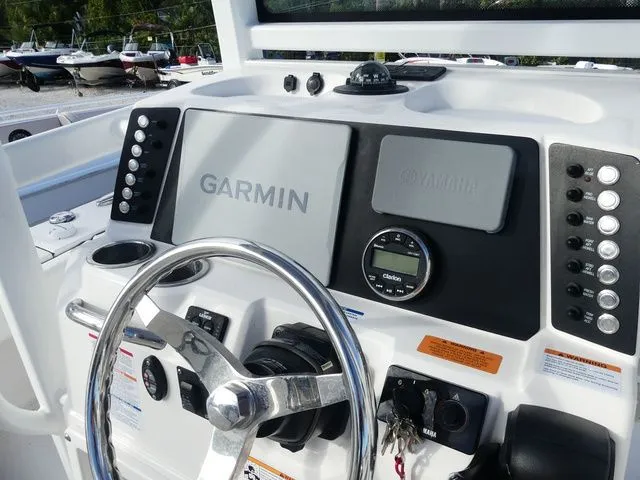 Slide: The Image of Robalo 246 Cayman 2023 - 12