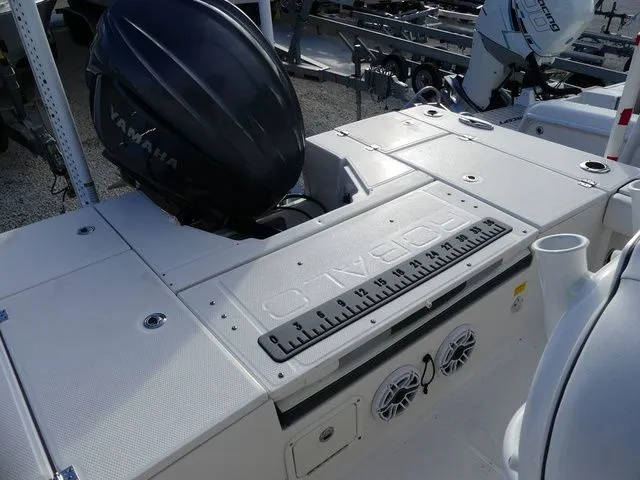 Slide: The Image of Robalo 246 Cayman 2023 - 14