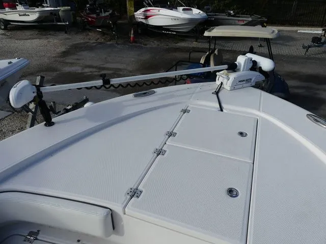 Slide: The Image of Robalo 246 Cayman 2023 - 16