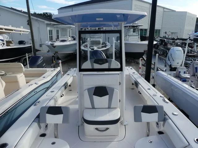 Slide: The Image of Robalo 246 Cayman 2023 - 18