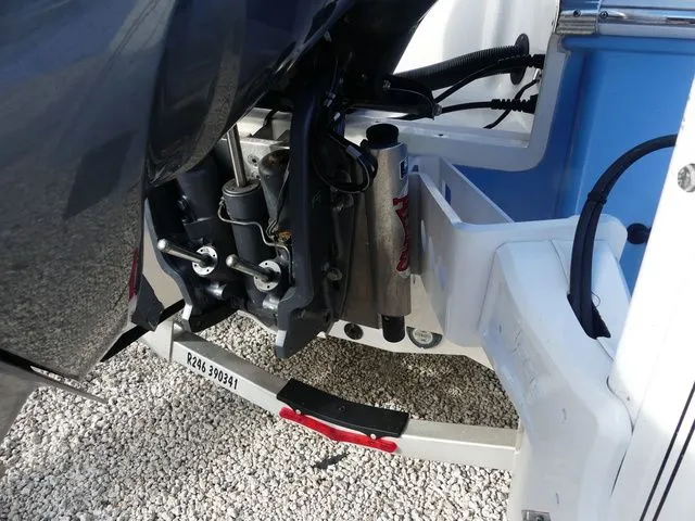 Slide: The Image of Robalo 246 Cayman 2023 - 6